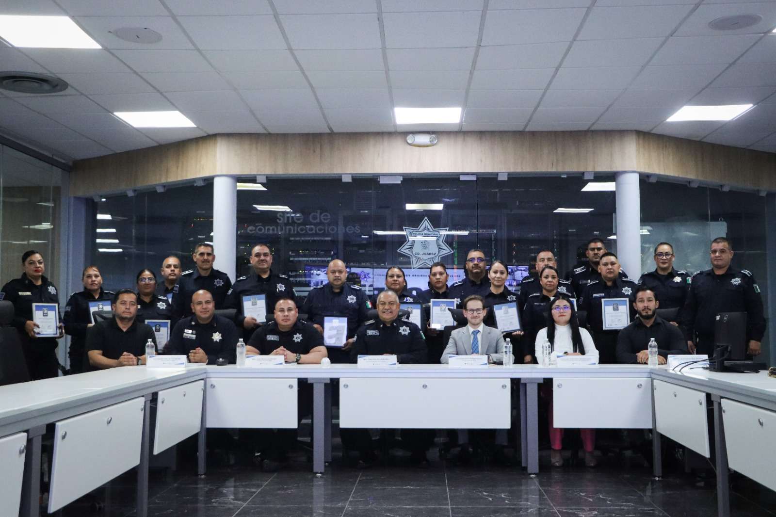 Reconocen a policías municipales por su desempeño