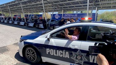 Vamos por los malandros: Maru en entrega de 30 patrullas en Delicias 