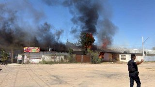 Sofocan incendio en Ávalos; evacúan a 166 del Imss