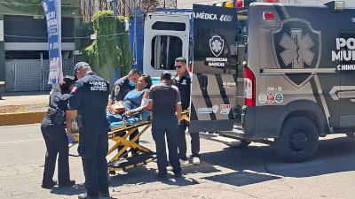 Resulta lesionada por choque con volcadura en la División del Norte