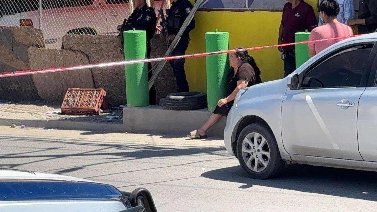 Asesinan a hombre de 21 años dentro de negocio en la Maestros Estatales 