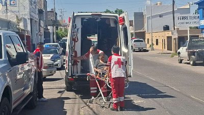 Arrollan a mujer en la Diego Lucero y resulta con fractura