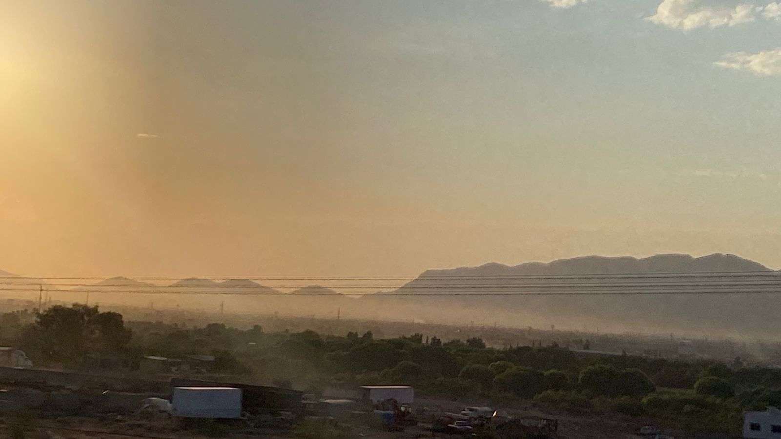 Cubre densa capa de contaminación la zona sur de la ciudad