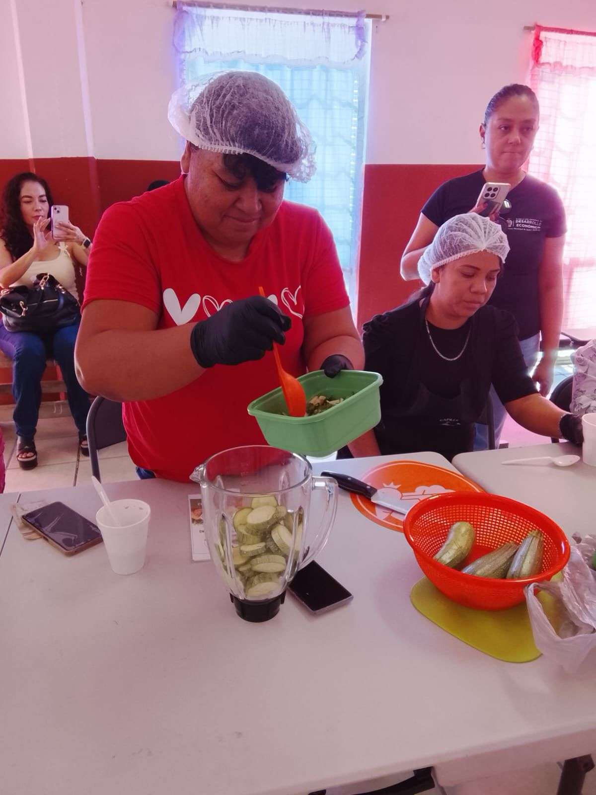 Mujeres de Samalayuca concluyen capacitación en técnicas de envasado y transformación de alimentos