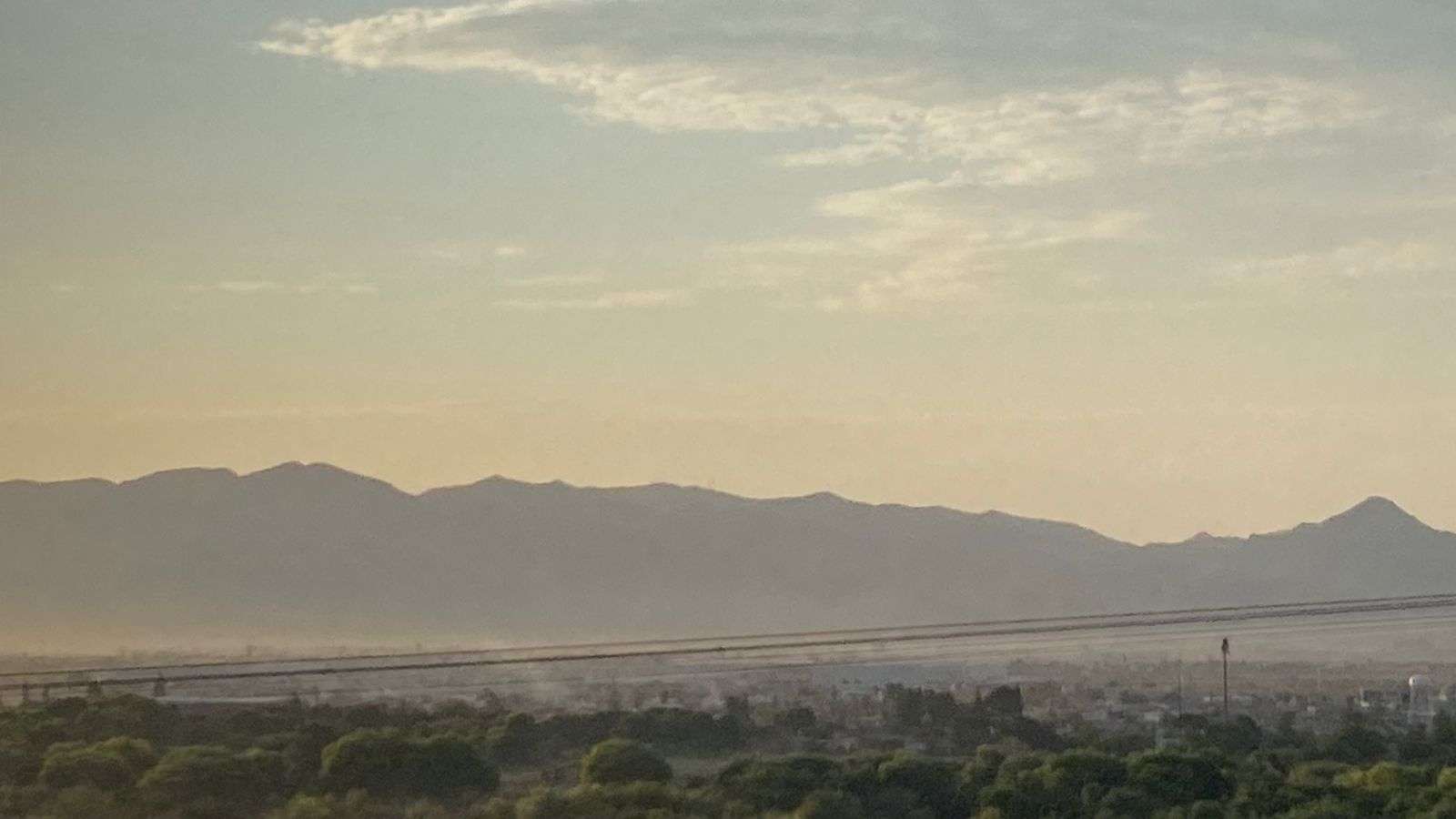 Cubre densa capa de contaminación la zona sur de la ciudad