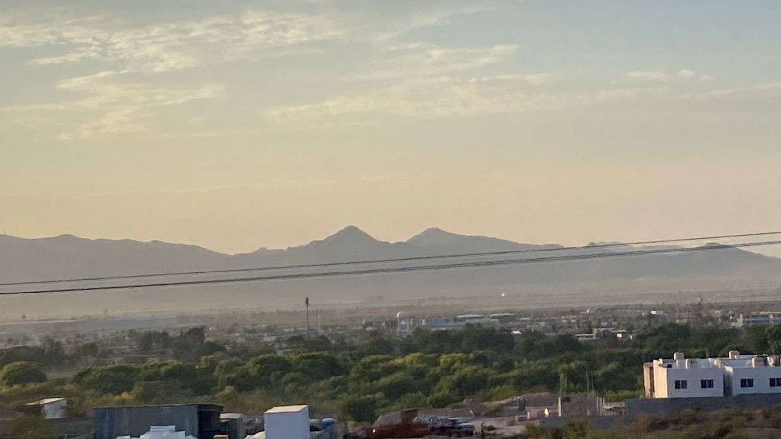 Cubre densa capa de contaminación la zona sur de la ciudad