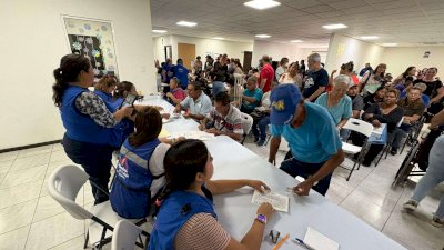 Entrega Estado y Municipio tarjetas a personas con discapacidad