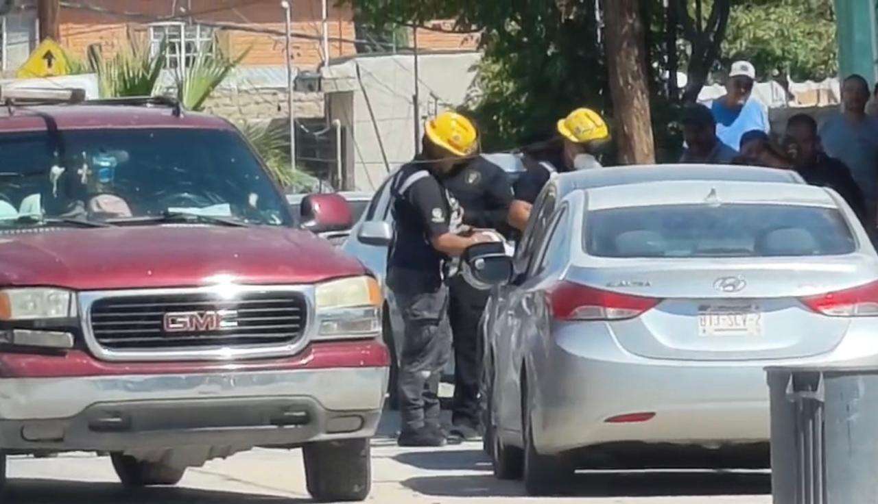Muere hombre tras sufrir una descarga eléctrica y caer de segundo piso
