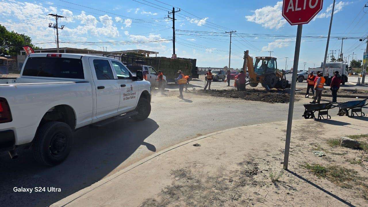 Repara Municipio baches en la carretera Juárez-Porvenir