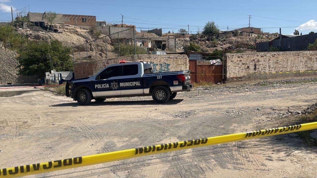 Asesinan a hombre y mujer dentro de vivienda en la colonia Azteca