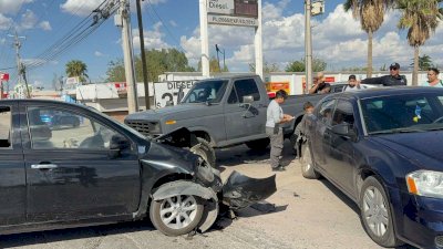 Deja choque múltiple una herida y daños materiales en la Juan Pablo II