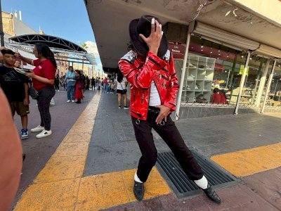 Celebra imitador natalicio de Michael Jackson en la calle Libertad 