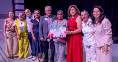 Celebran a los abuelos en Cuauhtémoc con rifa de viajes