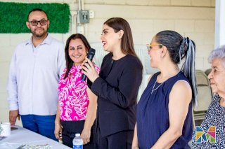 Comparte Miriam Soto desayuno con adultos mayores de Meoqui