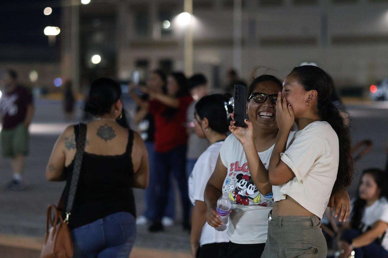 Disfrutan familias del suroriente presentación de Herencia de Juárez