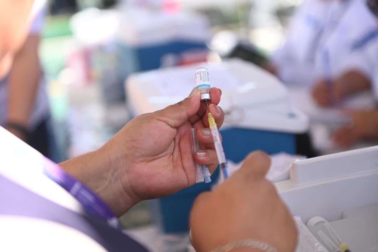 Acerca servicios de salud y atención social a familias de los Kilómetros