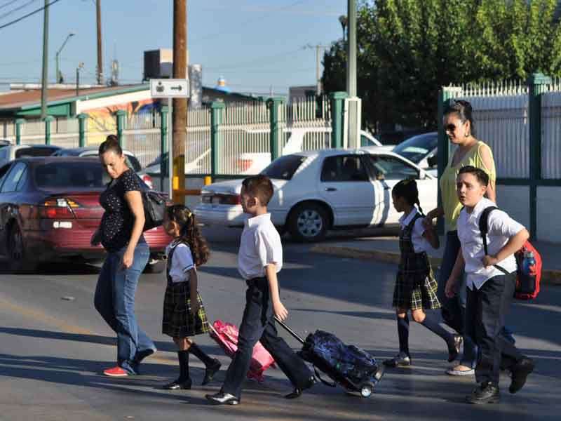 Dispara tráfico el regreso a clases, llaman a extremar precauciones 