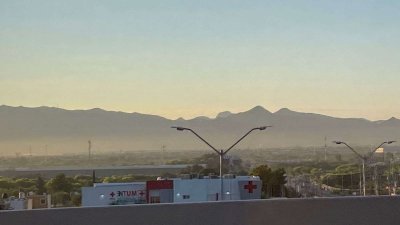 Amanece la zona sur cubierta por densa capa de contaminación