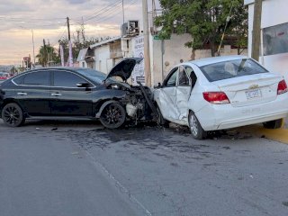 Choque deja a tres personas heridas en Tabalaopa