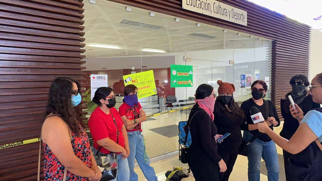 Toman oficinas de Educación Estatal; denuncian opacidad en asignación de plazas 