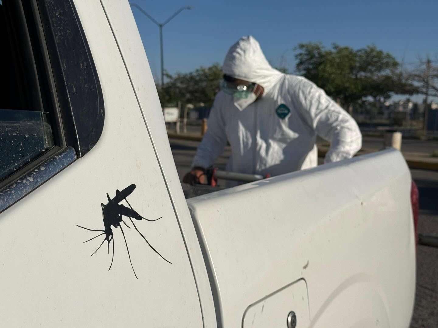 Cierran Parque Central por fumigación contra mosquitos