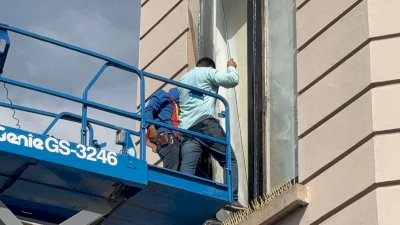 Reemplazan vidrios dañados durante el 8M del Museo Casa Chihuahua