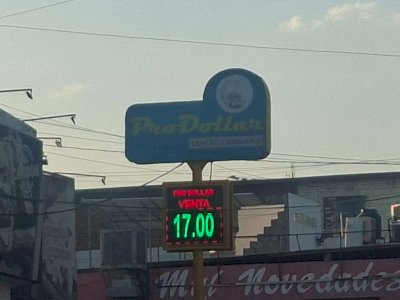 Cotiza dólar hasta en $17 en centros de cambio de Chihuahua