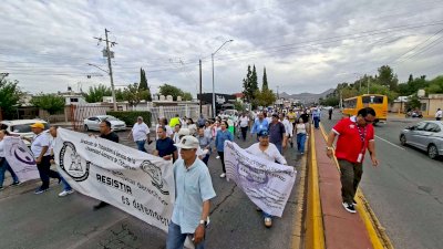 Marchan sindicalizados de la Uach; exigen respeto al contrato colectivo 
