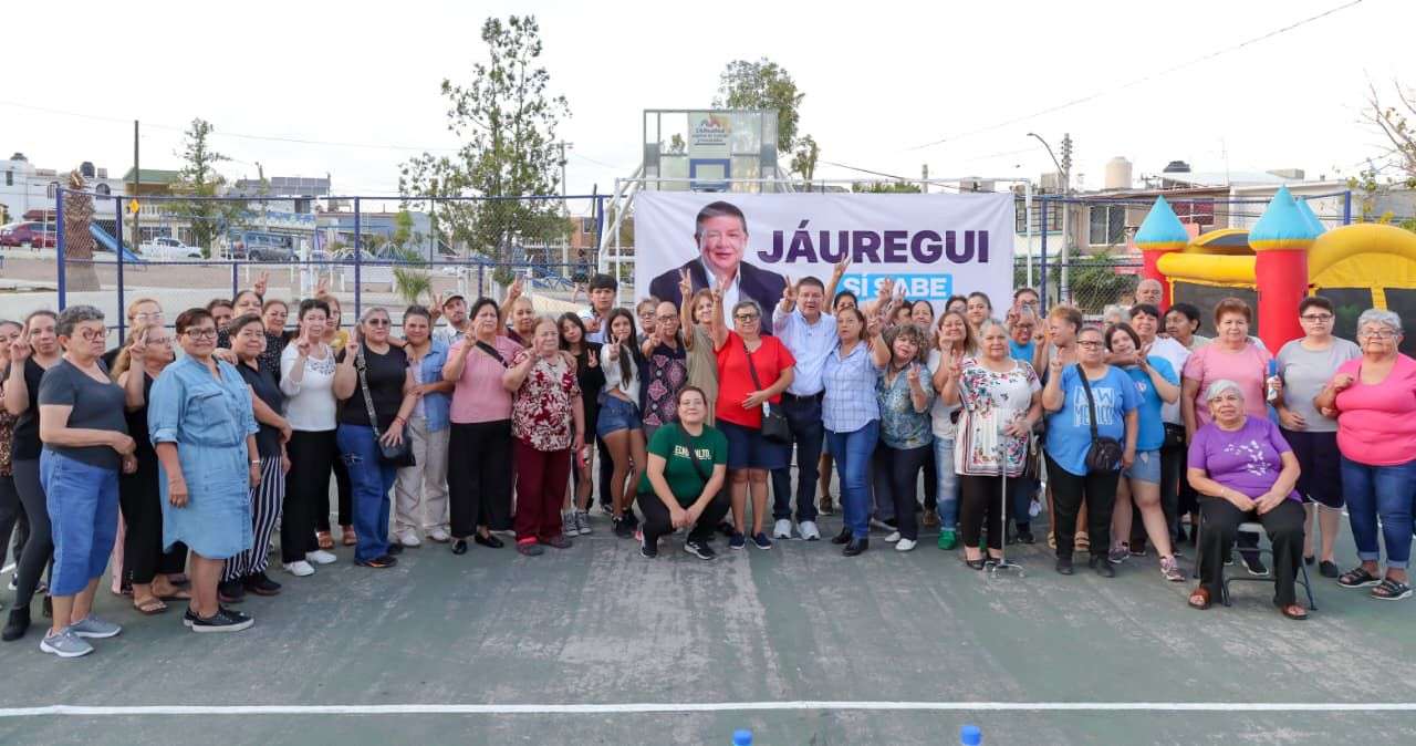 Escucha Jáuregui a vecinos de Saucito y conoce sus necesidades