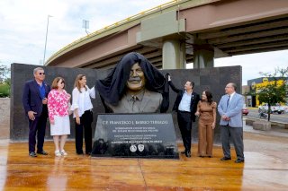 Devela Marco Bonilla monumento en honor a Francisco Barrio