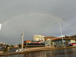 Aparece majestuso arcoiris luego de prolongada lluvia 