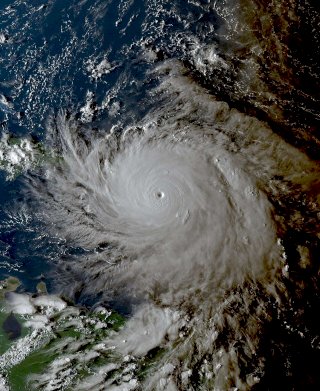 Alerta nacional por lluvias intensas y avance del huracán Marie