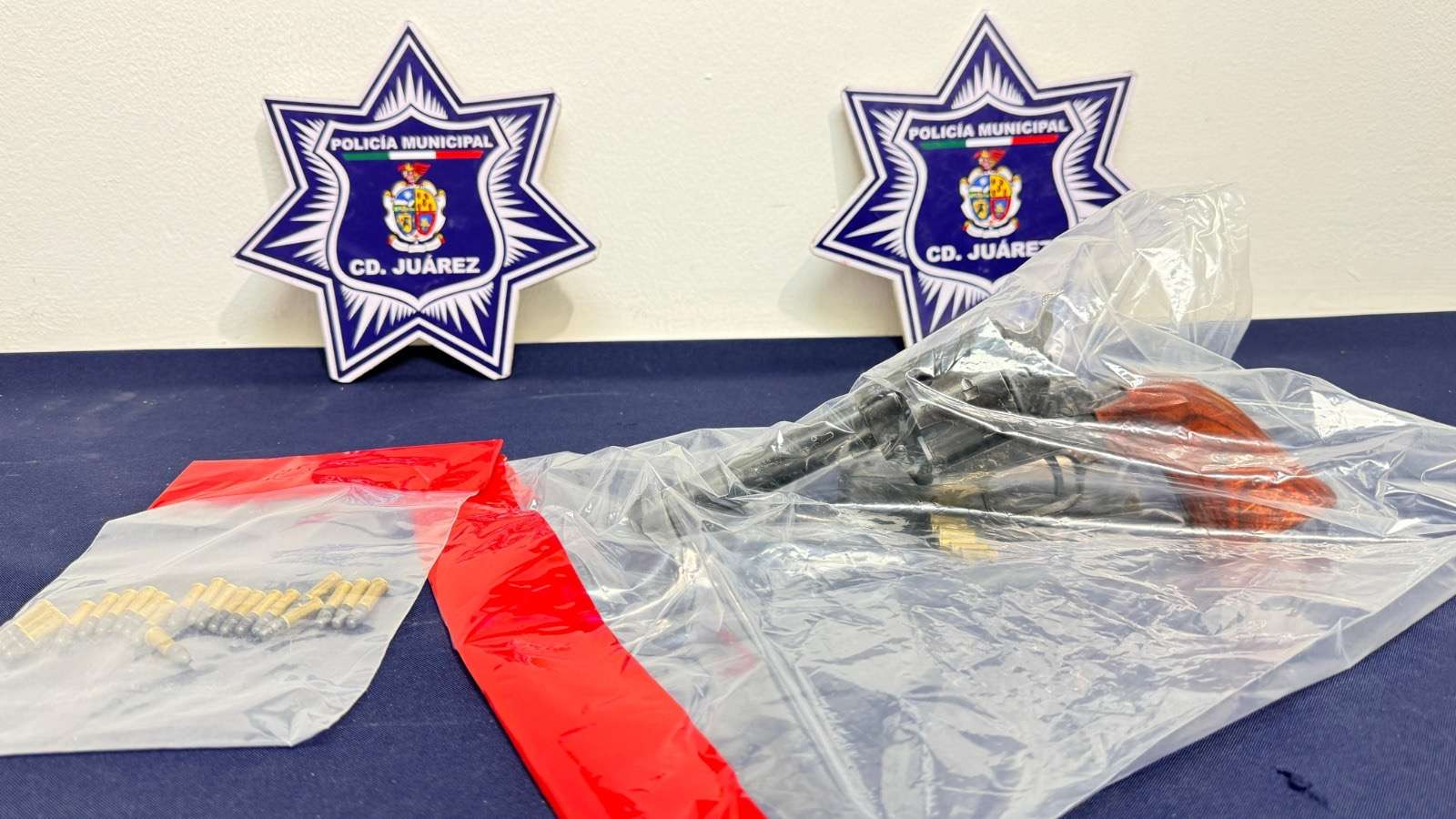 Arrestan a hombre armado acusado de tentativa de homicidio