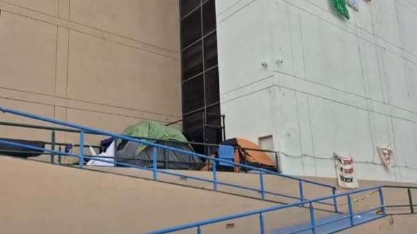 Cumplen normalistas ocho días de protesta por plazas docentes