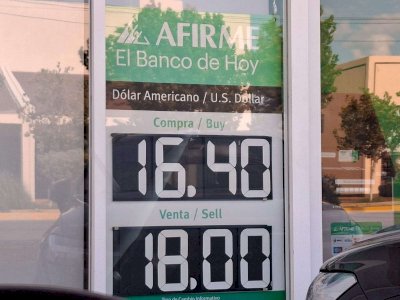 Venden bancos dólar hasta en $18 en ventanilla