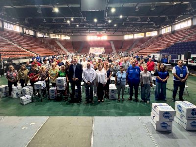 Entregan apoyos alimentarios a adultos mayores en Chihuahua 