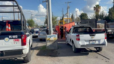 Choca conductor de Nissan Altima a motociclista en las Industrias