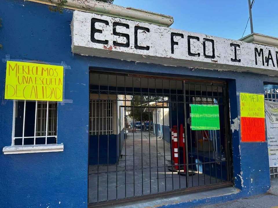 Denuncian que dos maestros atienden 6 grupos en primaria de La Chaveña