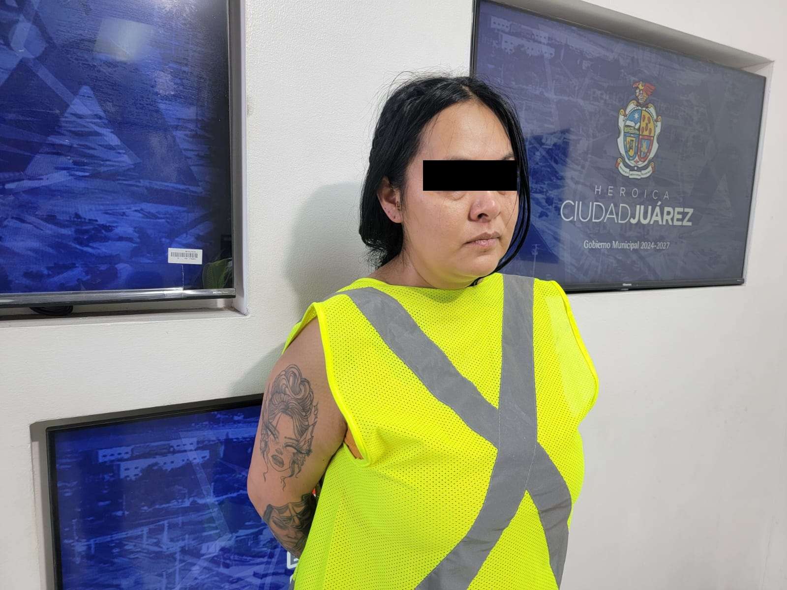 Presentan a mujer que mató a su pareja con un machete 