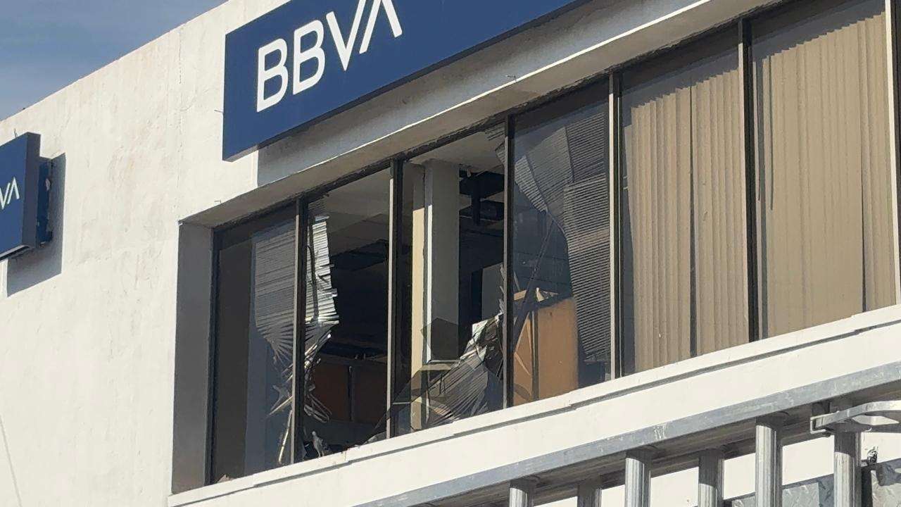 Tormenta daña techo y ventanas de banco en Americas y Hermanos Escobar 