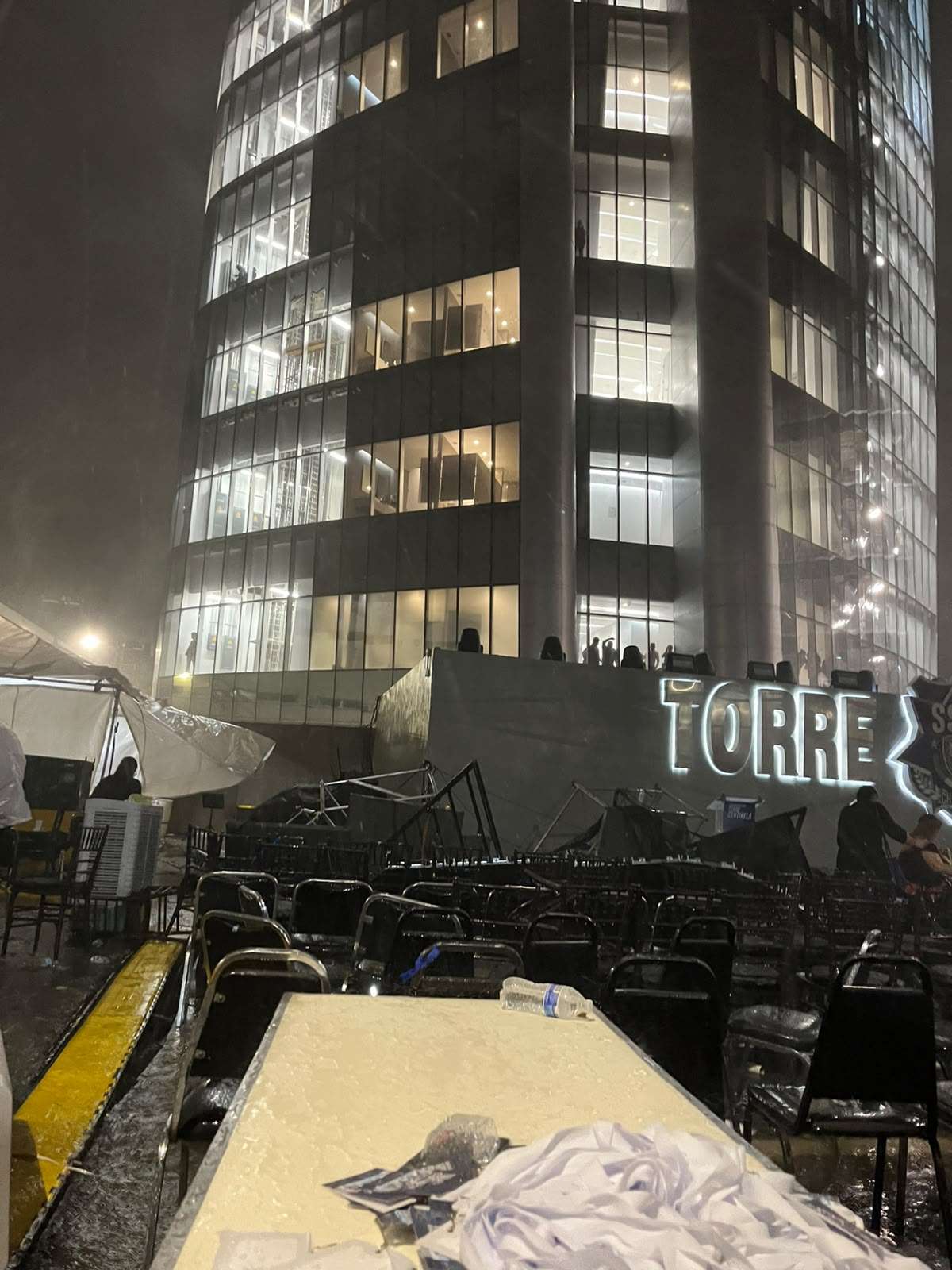 Tormenta sobre Centinela: entre rezos, gritos y la tormenta que provocó el caos