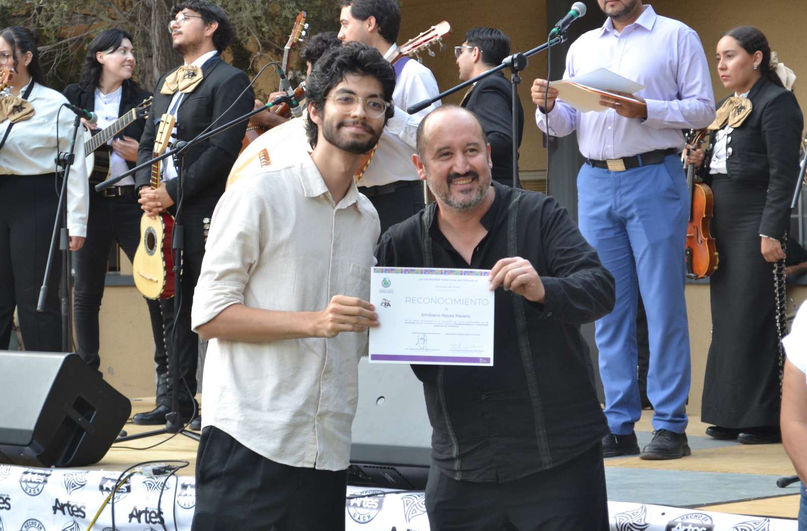 Conmemoran 70 años de la Uach con mural en Facultad de Artes