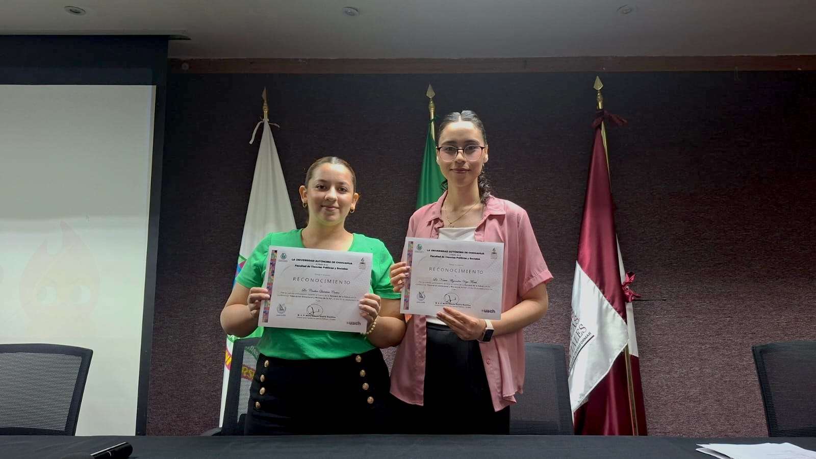 Imparten conferencia sobre educación emocional y manejo de la ira a universitarios