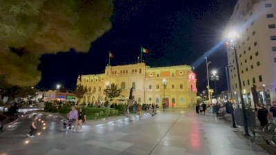 Disfrutan familias de clima en el Centro histórico