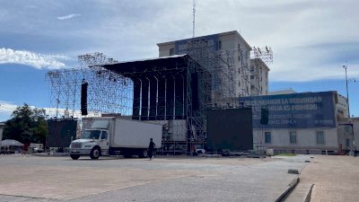 Destaca avance de la instalación de escenario para el Grito 