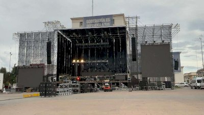 Realizan pruebas de luces y sonido en escenario de Plaza del Ángel