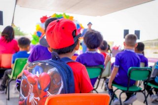 Entrega DIF Municipal útiles y chamarras a más de 5 mil estudiantes