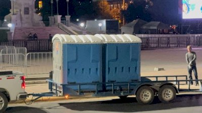 Arriban baños portátiles para atención en la zona de El Grito