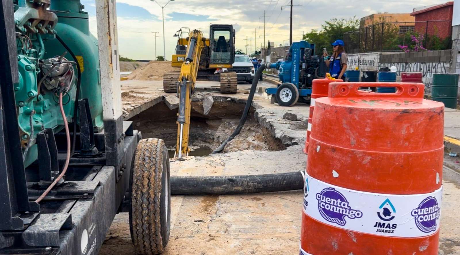 Continúa Jmas reparando hundimiento en Bulevar Juan Pablo II 