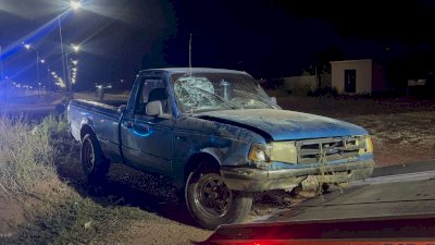 Vuelca pick up Ranger en la Avenida Anthony Quinn